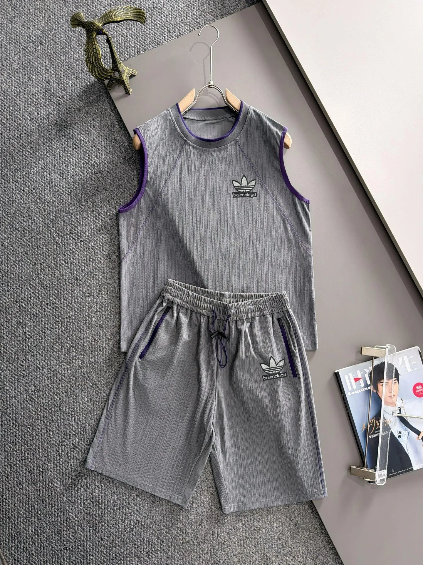 Paris Clover 2026 New Arrival summer casual suit has exquisite and high-end details and a full sense of luxury. Complete with three standards, customized Premium liquid ammonia cotton fabric, the upper body is crisp and stylish, comfortable and not tight. The clean and neat tailoring is full of urban style. You will feel good when you wear it. It is the first choice for Premium fashionistas. The upper body effect is super good! Sizes:M-3XL